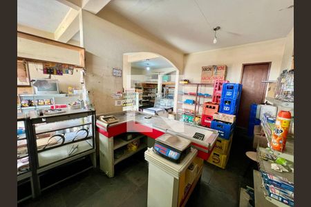 Casa à venda com 500m², 2 quartos e 4 vagas Casa à venda com 500m², 2 quartos e 4 vagasVendinha - Externo da casa