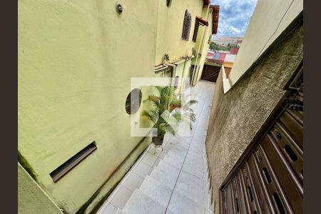 Casa à venda com 500m², 2 quartos e 4 vagas Casa à venda com 500m², 2 quartos e 4 vagasAcesso a casa de baixo