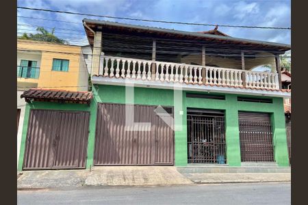 Casa à venda com 500m², 2 quartos e 4 vagas Casa à venda com 500m², 2 quartos e 4 vagasFachada