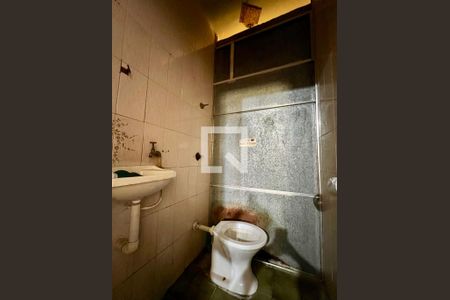 Casa à venda com 500m², 2 quartos e 4 vagas Casa à venda com 500m², 2 quartos e 4 vagasBanheiro vendinha