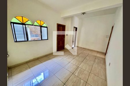 Casa à venda com 500m², 2 quartos e 4 vagas Casa à venda com 500m², 2 quartos e 4 vagasSala casa de baixo