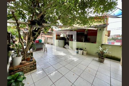 Casa à venda com 500m², 2 quartos e 4 vagas Casa à venda com 500m², 2 quartos e 4 vagasQuintal