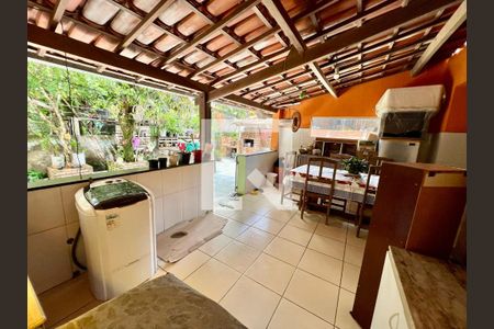 Casa à venda com 500m², 2 quartos e 4 vagas Casa à venda com 500m², 2 quartos e 4 vagasÁrea de Serviço