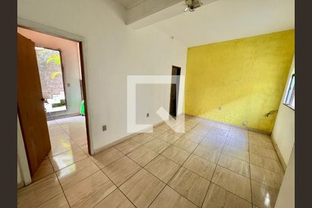 Casa à venda com 500m², 2 quartos e 4 vagas Casa à venda com 500m², 2 quartos e 4 vagasSala casa de baixo