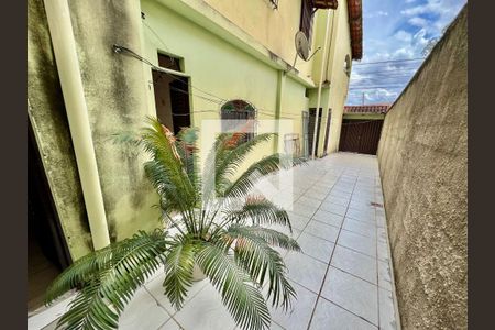 Casa à venda com 500m², 2 quartos e 4 vagas Casa à venda com 500m², 2 quartos e 4 vagasAcesso a casa de baixo