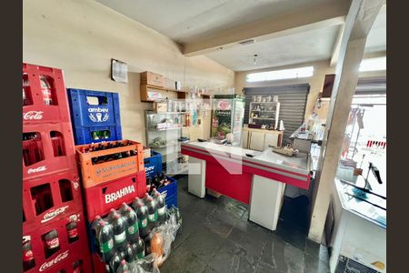 Casa à venda com 500m², 2 quartos e 4 vagas Casa à venda com 500m², 2 quartos e 4 vagasVendinha - Externo da casa