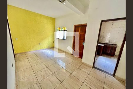 Casa à venda com 500m², 2 quartos e 4 vagas Casa à venda com 500m², 2 quartos e 4 vagasSala casa de baixo