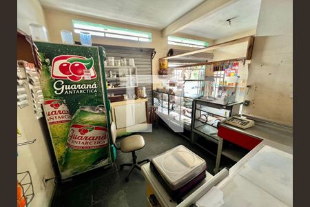 Casa à venda com 500m², 2 quartos e 4 vagas Casa à venda com 500m², 2 quartos e 4 vagasVendinha - Externo da casa