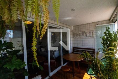 Apartamento para alugar com 117m², 3 quartos e 2 vagasVaranda 