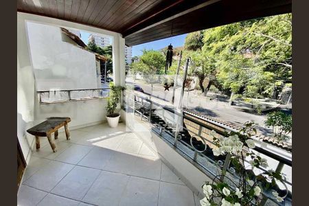 Casa à venda com 176m², 3 quartos e 2 vagas