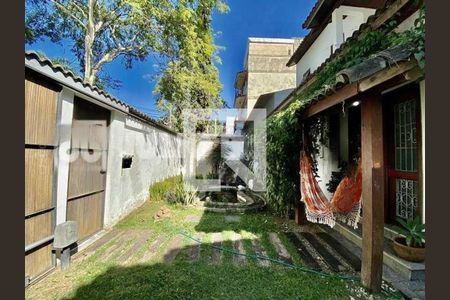 Casa à venda com 176m², 3 quartos e 2 vagas