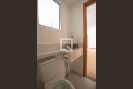 Banheiro de apartamento para alugar com 2 quartos, 60m² em Tribobó, São Gonçalo