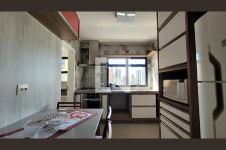 Apartamento à venda com 135m², 4 quartos e 2 vagas Apartamento à venda com 135m², 4 quartos e 2 vagasCozinha