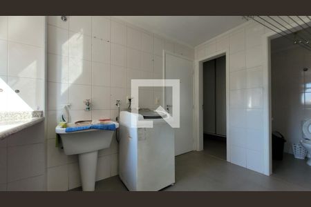 Apartamento à venda com 135m², 4 quartos e 2 vagas Apartamento à venda com 135m², 4 quartos e 2 vagasÁrea de Serviço