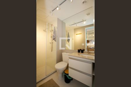 Banheiro de kitnet/studio à venda com 1 quarto, 24m² em Pinheiros, São Paulo