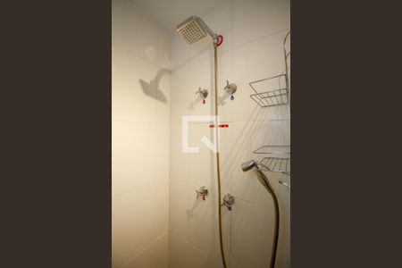 Banheiro de kitnet/studio à venda com 1 quarto, 24m² em Pinheiros, São Paulo