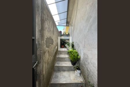 Casa à venda com 90m², 2 quartos e sem vaga Casa à venda com 90m², 2 quartos e sem vagaEscada
