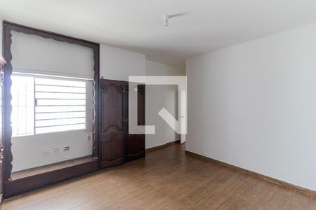 Casa para alugar com 325m², 3 quartos e 4 vagas Casa para alugar com 325m², 3 quartos e 4 vagasSuíte