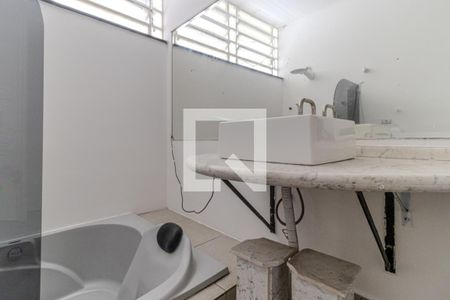 Casa para alugar com 325m², 3 quartos e 4 vagas Casa para alugar com 325m², 3 quartos e 4 vagasBanheiro da Suíte