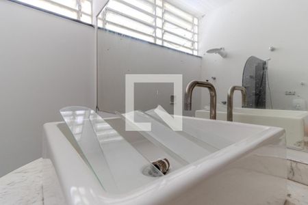 Casa para alugar com 325m², 3 quartos e 4 vagas Casa para alugar com 325m², 3 quartos e 4 vagasBanheiro da Suíte