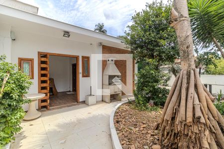 Casa para alugar com 325m², 3 quartos e 4 vagas Casa para alugar com 325m², 3 quartos e 4 vagasFachada