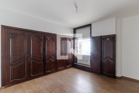 Casa para alugar com 325m², 3 quartos e 4 vagas Casa para alugar com 325m², 3 quartos e 4 vagasSuíte