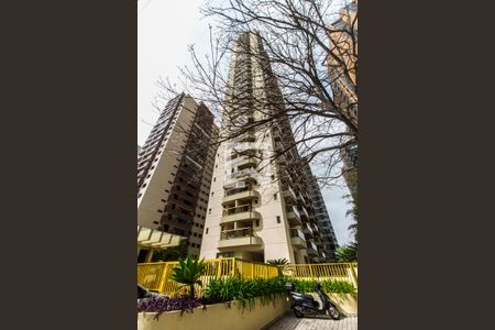 Apartamento para alugar com 107m², 3 quartos e 2 vagasFachada