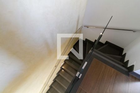 Apartamento à venda com 126m², 2 quartos e 2 vagas Apartamento à venda com 126m², 2 quartos e 2 vagasEscada