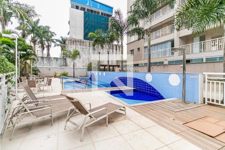Apartamento à venda com 126m², 2 quartos e 2 vagas Apartamento à venda com 126m², 2 quartos e 2 vagasÁrea comum - Piscina