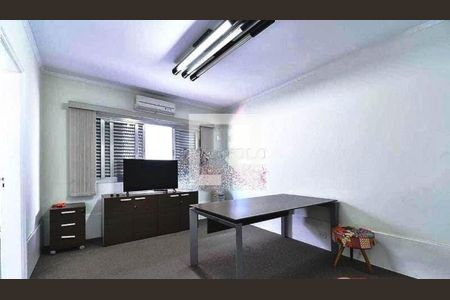 Casa à venda com 4 quartos, 500m² em Água Rasa, São Paulo