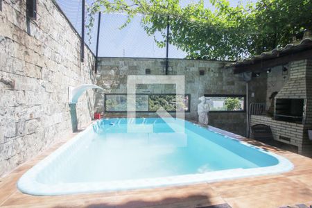 Casa de condomínio à venda com 200m², 3 quartos e 2 vagasPiscina