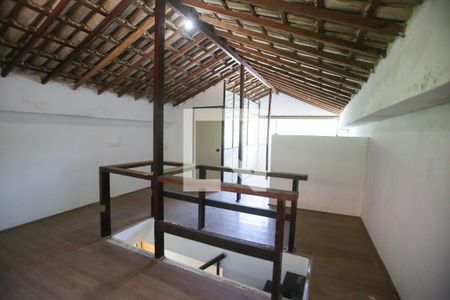 Casa de condomínio à venda com 200m², 3 quartos e 2 vagasTerraço
