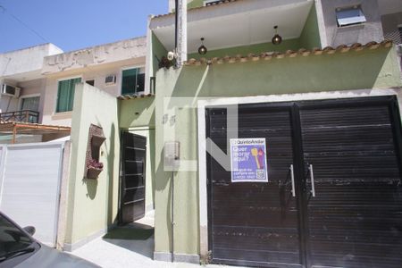 Casa de condomínio à venda com 200m², 3 quartos e 2 vagasFachada