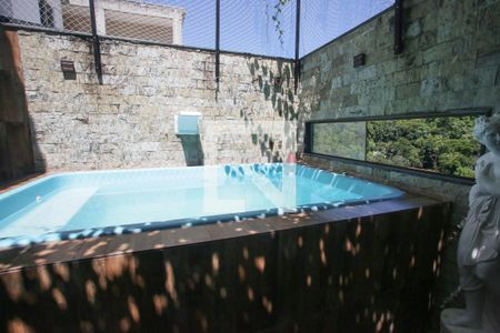 Casa de condomínio à venda com 200m², 3 quartos e 2 vagasPiscina