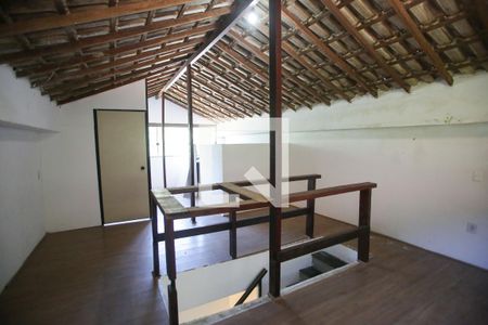 Casa de condomínio à venda com 200m², 3 quartos e 2 vagasTerraço