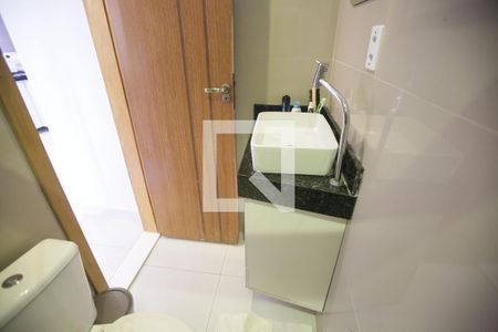 Casa de condomínio à venda com 200m², 3 quartos e 2 vagasBanheiro Social