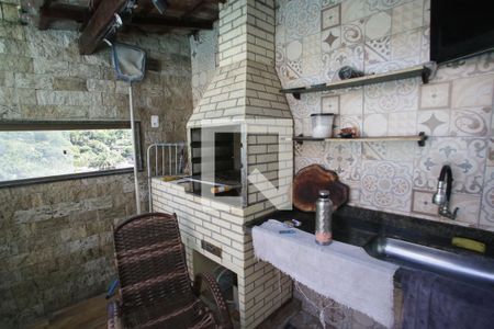 Casa de condomínio à venda com 200m², 3 quartos e 2 vagasChurrasqueira