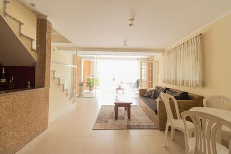 Casa para alugar com 165m², 3 quartos e 2 vagas Casa para alugar com 165m², 3 quartos e 2 vagasÁrea comum