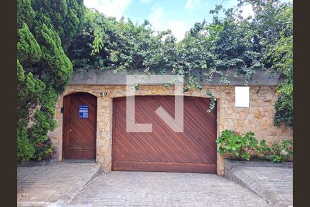 Casa de condomínio à venda com 360m², 4 quartos e 4 vagasFachada