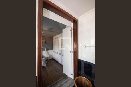 Casa de condomínio à venda com 360m², 4 quartos e 4 vagasBanheiro da Suíte 2