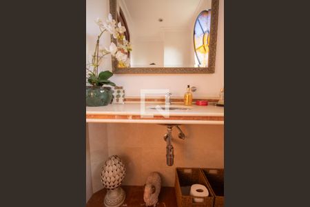 Casa de condomínio à venda com 360m², 4 quartos e 4 vagasLavabo