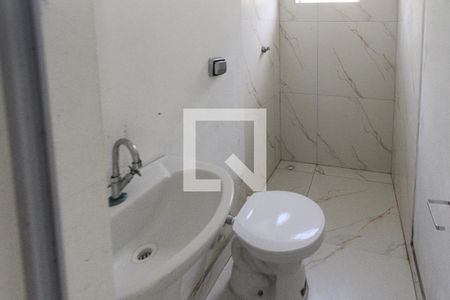 Casa à venda com 52m², 2 quartos e sem vaga Casa à venda com 52m², 2 quartos e sem vagaBanheiro