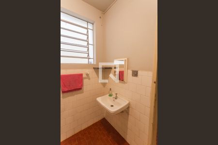 Casa à venda com 312m², 6 quartos e 2 vagasBanheiro de Serviço no 2° Pavimento