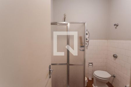 Casa à venda com 312m², 6 quartos e 2 vagasBanheiro de Serviço no 2° Pavimento