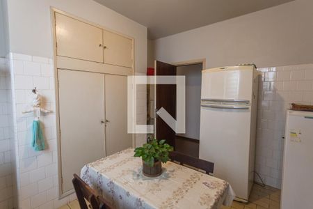 Casa à venda com 312m², 6 quartos e 2 vagasCozinha no 2° Pavimento