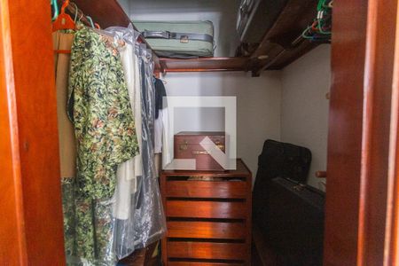 Casa à venda com 312m², 6 quartos e 2 vagasCloset da Suíte 2