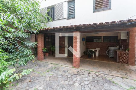 Casa à venda com 312m², 6 quartos e 2 vagasCasa de Fundos