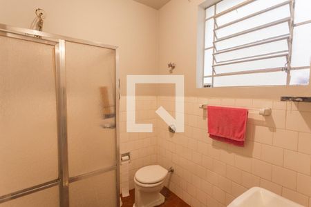 Casa à venda com 312m², 6 quartos e 2 vagasBanheiro de Serviço no 2° Pavimento