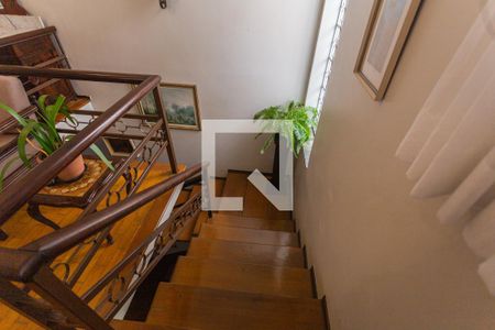 Casa à venda com 312m², 6 quartos e 2 vagasEscada de Acesso ao 2° Pavimento