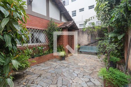 Casa à venda com 312m², 6 quartos e 2 vagasJardim/Entrada